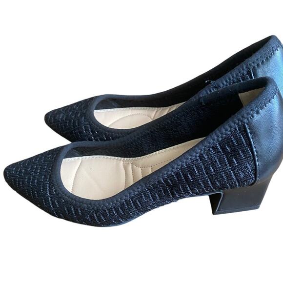 Adrienne Vittadini Navy Kitten Heels size 6 - Picture 2 of 7